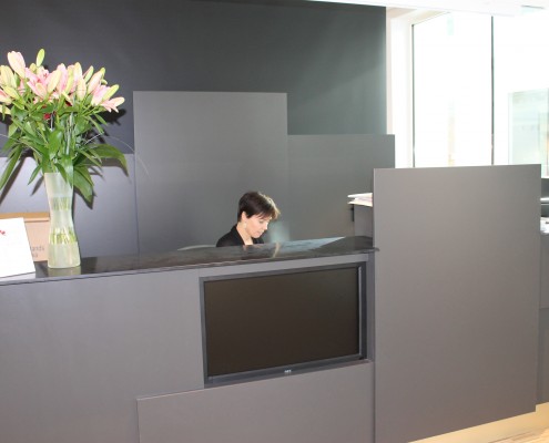 Skärm i receptionen på Spoon