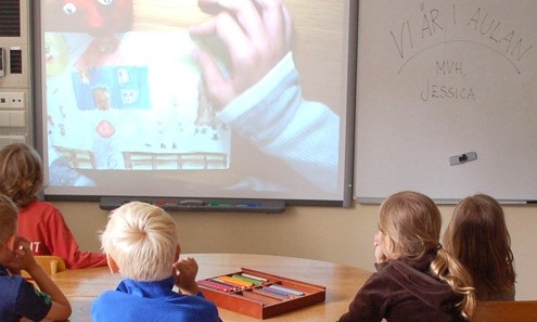 En installerad smartboard på Carlssons skola