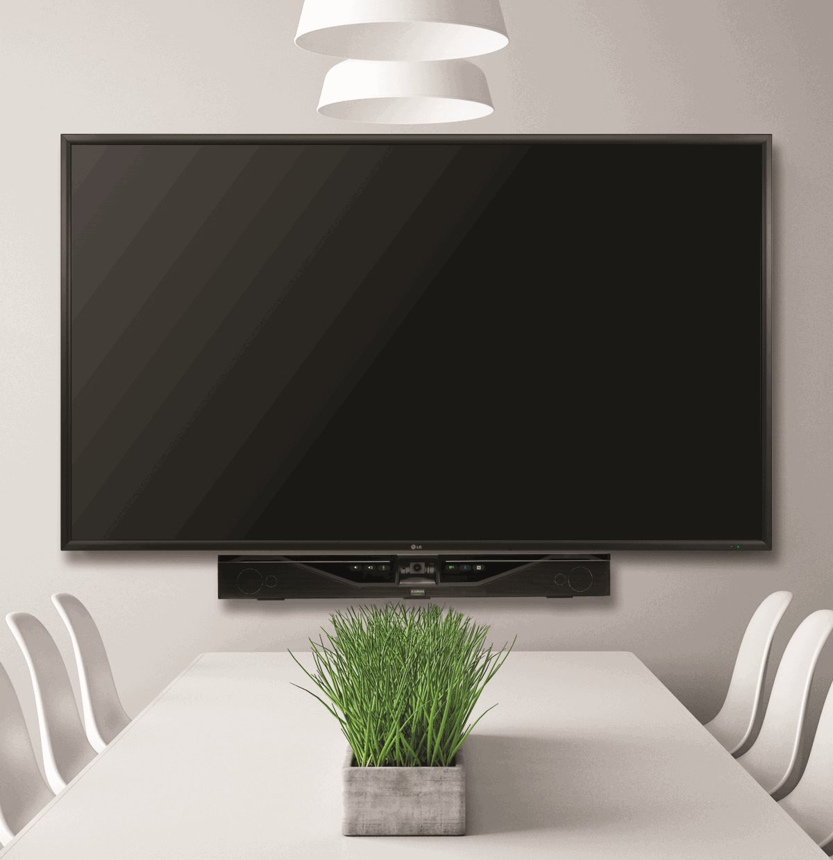 Yamaha CS-700 i konferensrum med skärm Lösningen ger er alla nödvändiga funktioner i en kabel